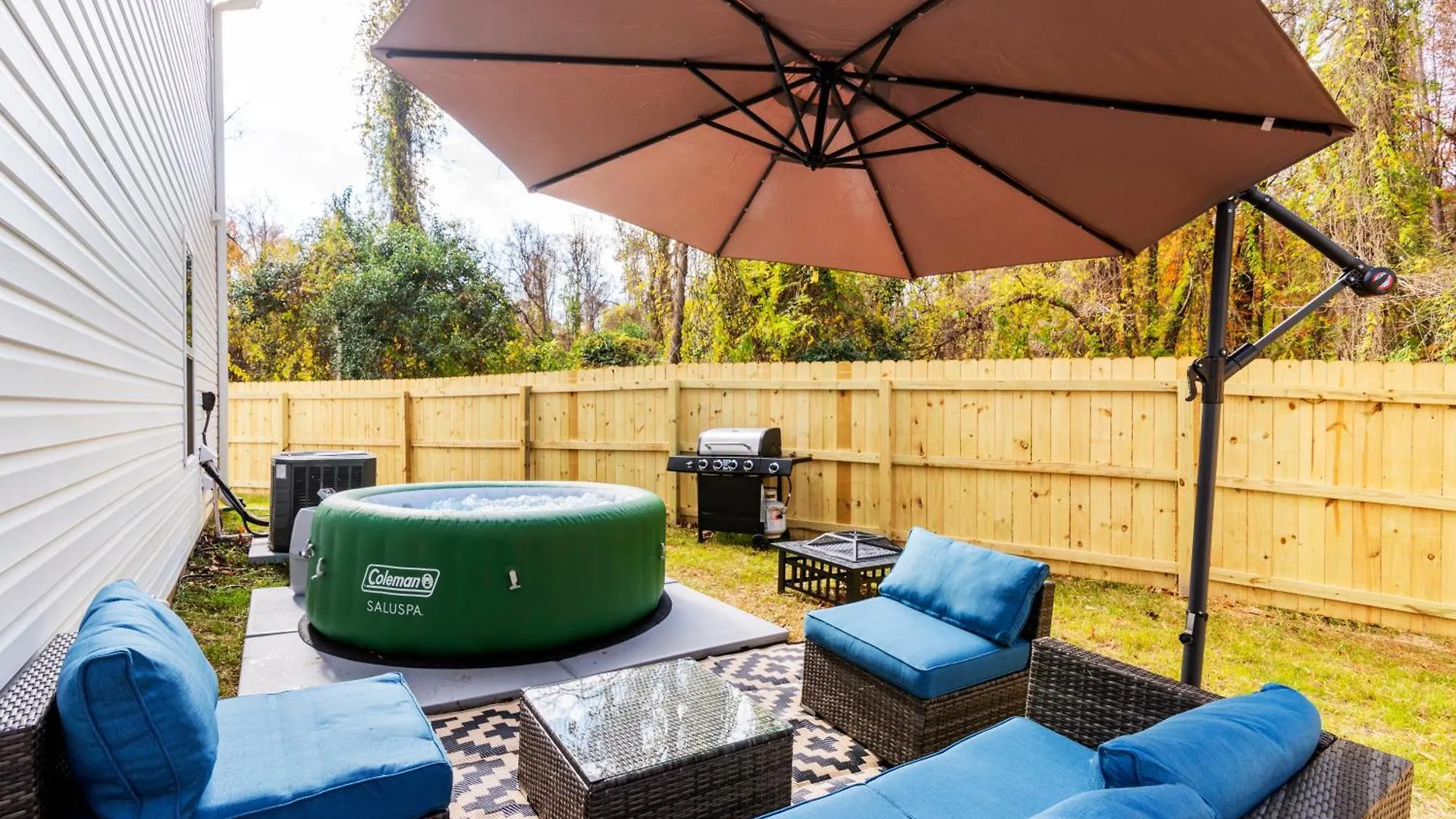 Holiday home Chic Home 9 Min To Uptown Hot Tub & Private Yard Charlotte