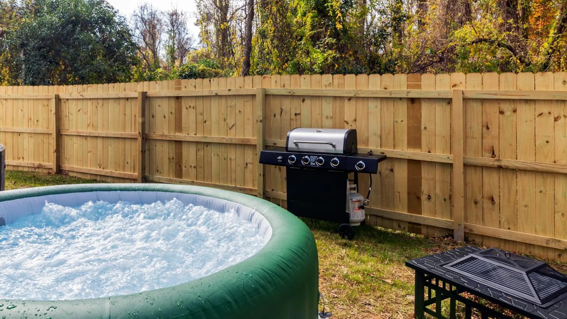 Holiday home Chic Home 9 Min To Uptown Hot Tub & Private Yard Charlotte